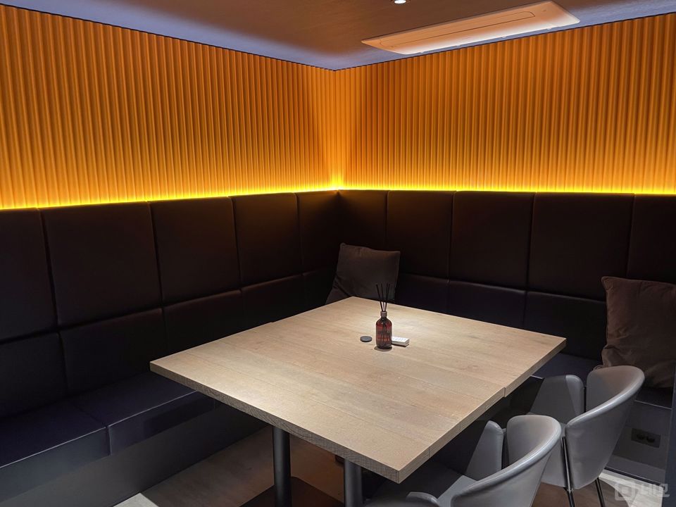 신사역 역세권, 가로수길 위치한 고급스러운 인테리어의 바 매물의 6번째 사진