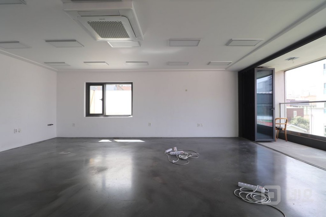 환상적인 초록뷰를 품은 홍대 상수 사무실(주차/엘베) 매물의 8번째 사진