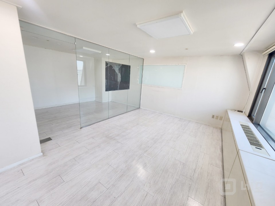 ★12평 넓은 분리형 사무실 매물의 5번째 사진