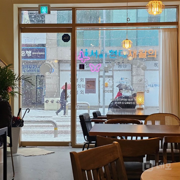 단골 고객 많은 베이커리 카페 매물의 2번째 사진