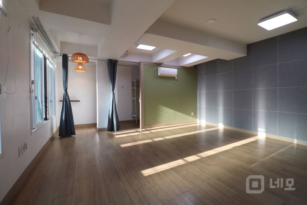 홍대 연남동 풍부한 자연광 작업실 사무실(바닥난방) 매물의 4번째 사진