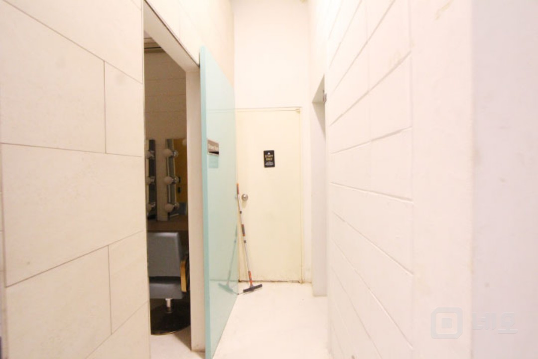 ● 나 스튜디오에요 하는 공간 입니다 ~~ 지하 스튜디오 시설 완비 !! 매물의 13번째 사진