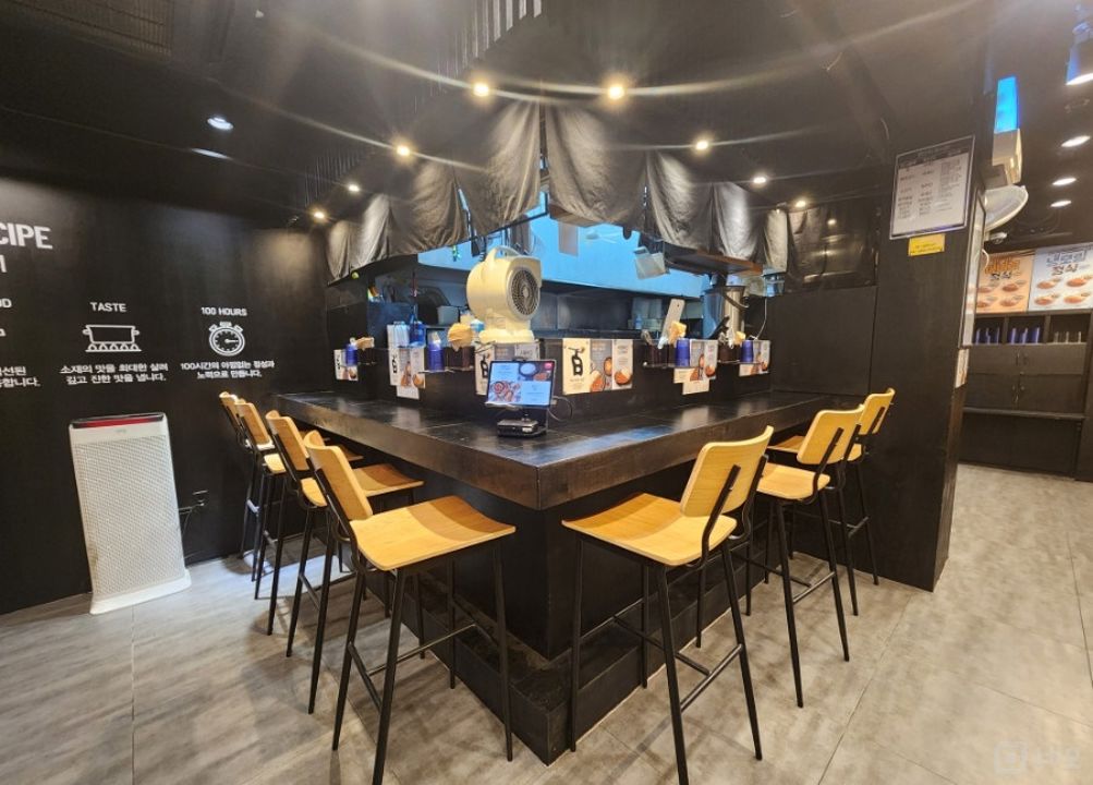 창천동 대학가, 깔끔한 시설 일식점 매물의 1번째 사진