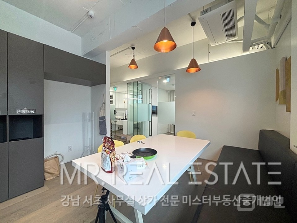 도산공원사거리.대로변.인테리어ACE사무실.발렛가능 매물의 8번째 사진