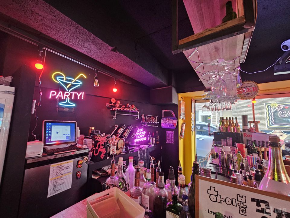 유동인구 많은, 신사동 로데오거리 1층 펍 매물의 2번째 사진