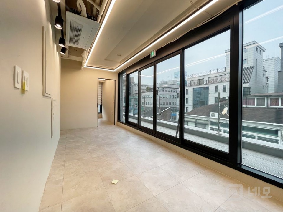 언주역 인근 초역세권 룸3개 및 발코니있는 사무실  매물의 1번째 사진