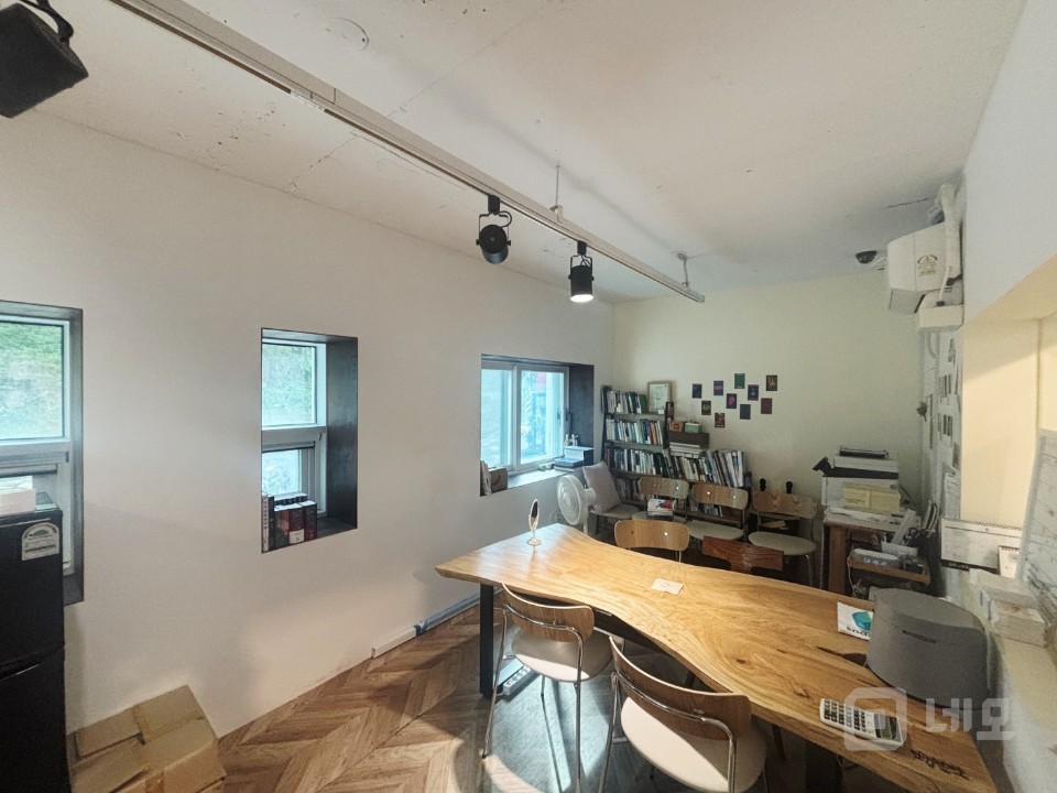 인테리어 굿~! 홍대 와우공원 인근 상가 사무실 매물의 8번째 사진