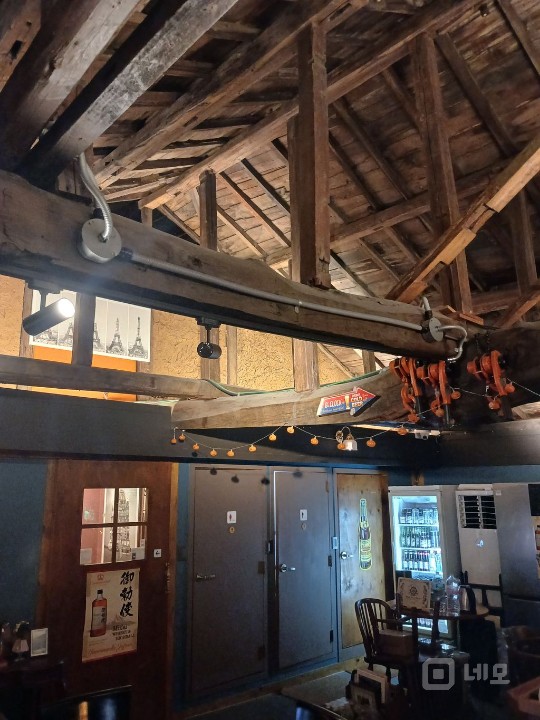 100년된 천정높은 목조 카페 입니다 매물의 3번째 사진