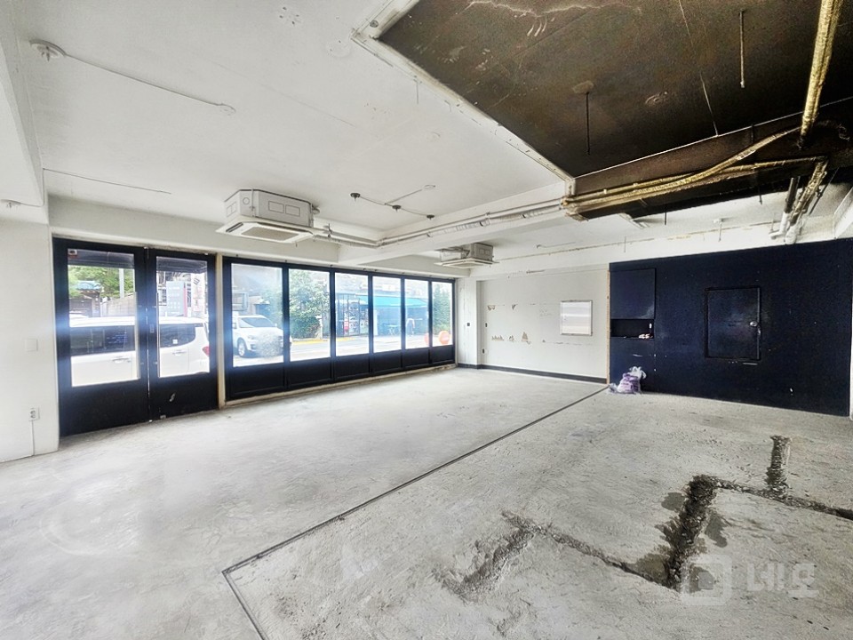 JS 홍대입구역 초역세권 1층 유동인구 많은 상가 임대 매물의 4번째 사진