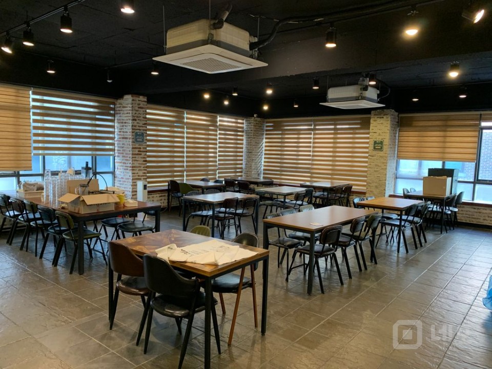 [신촌역 도보 6분] 41평 상가 / 카페·보드카페·파충류샵 추천 매물의 3번째 사진