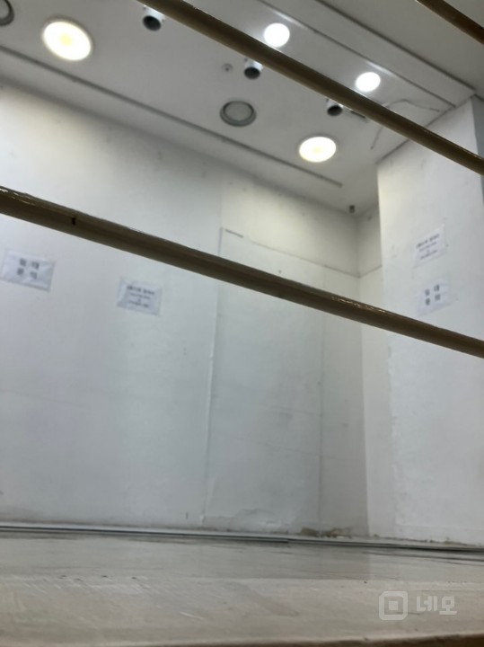 천호동 로데오거리 입구 나비빌딩 내 2층 상가 매매 임대차 구합니다 매물의 7번째 사진