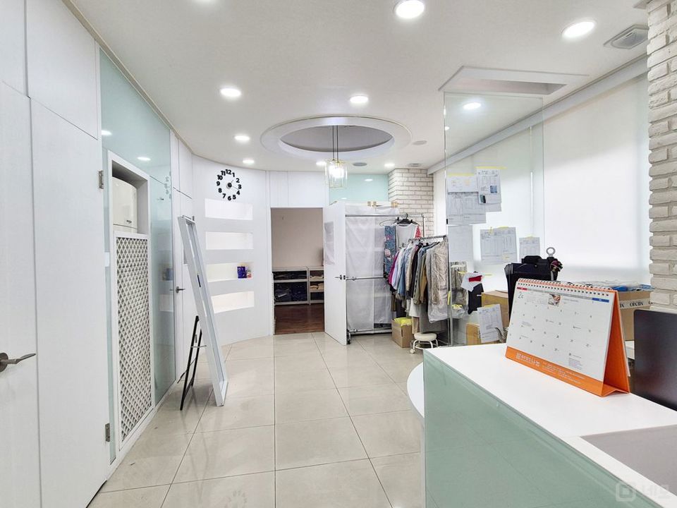 ★망원시장 인근 대로변 룸3개 가성비 굿 다양한 용도 굿!!★ 매물의 1번째 사진