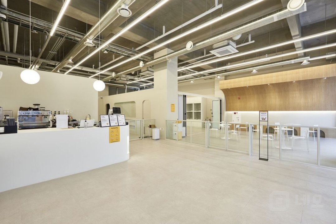 성수동 펫카페·유치원·호텔·미용매장 매각 매물의 1번째 사진