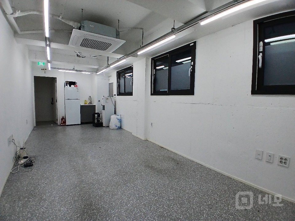 홍대입구역 도보 5분 신축급 1층 사무실 작업실 매물의 2번째 사진