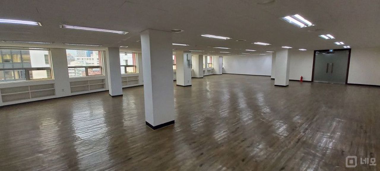1호선 종각역 도보 5분 이내 위치 대로변 깔끔하고 쾌적한 사무실 매물의 1번째 사진