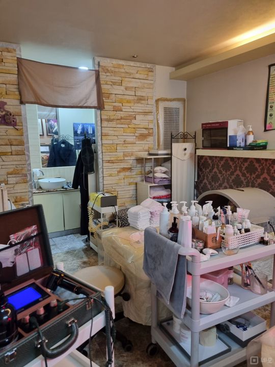 휘경동 대단지 아파트 상가 위치, 단골고객 다수, 권리 저렴한 피부미용샵 매물의 2번째 사진