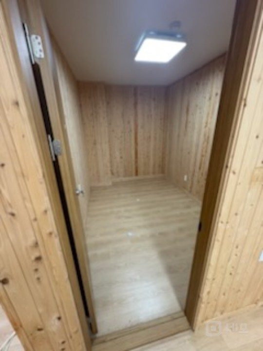 역세권내부남여화장실분리시스템에어컨2대옵션내부편백나무인테리어법인및쇼핑몰추천 매물의 12번째 사진