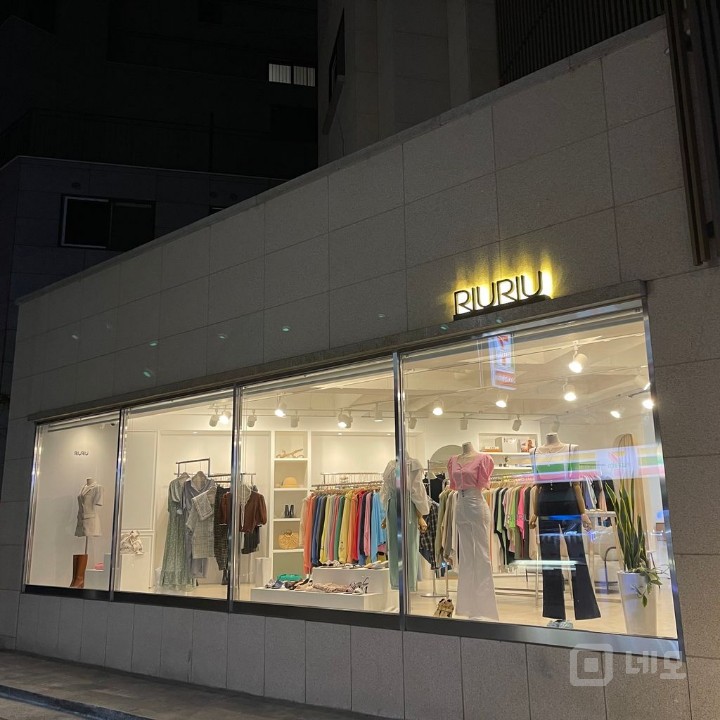 신논현역 인근 20평대 1층 옷가게 입니다!  매물의 9번째 사진