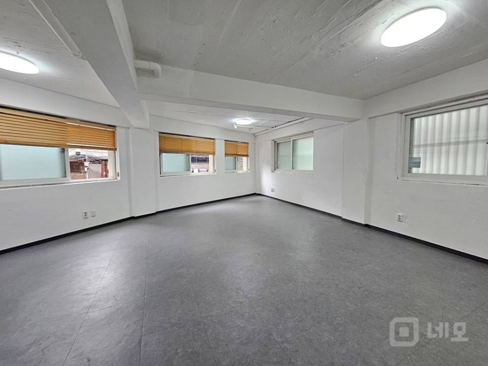 RICH 무권리. 신촌기차역 인근. 접근성 좋은 2층. 가성비 매물 매물의 7번째 사진