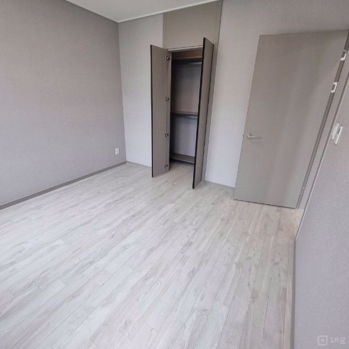 개방감 있고 가시성이 좋은 숭인동 신축공실 매물의 2번째 사진