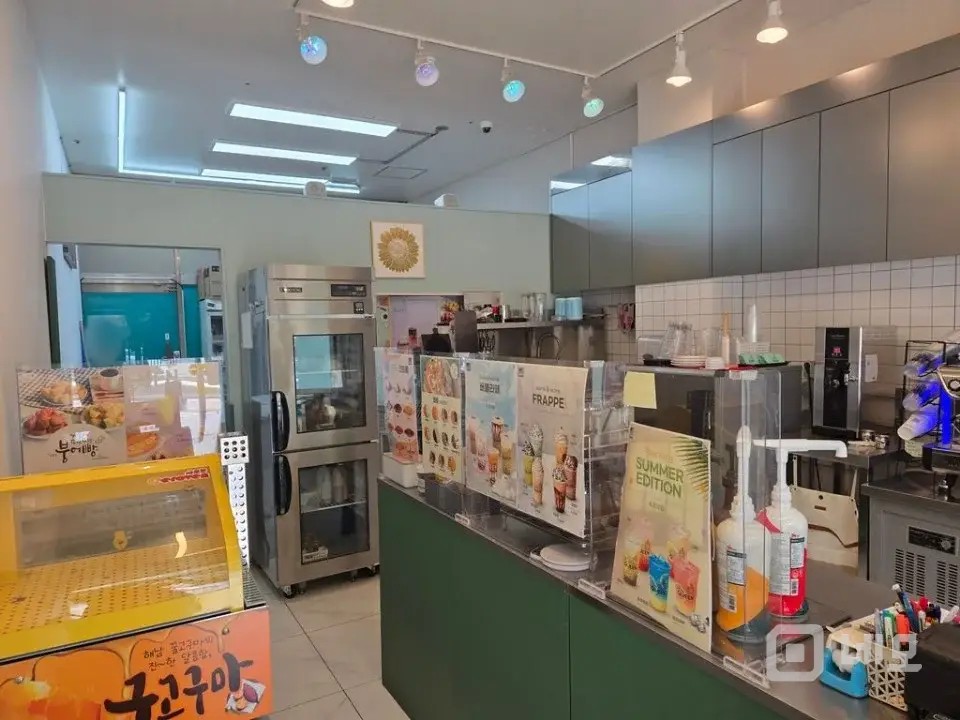 학교앞 테이크아웃카페 매물의 1번째 사진