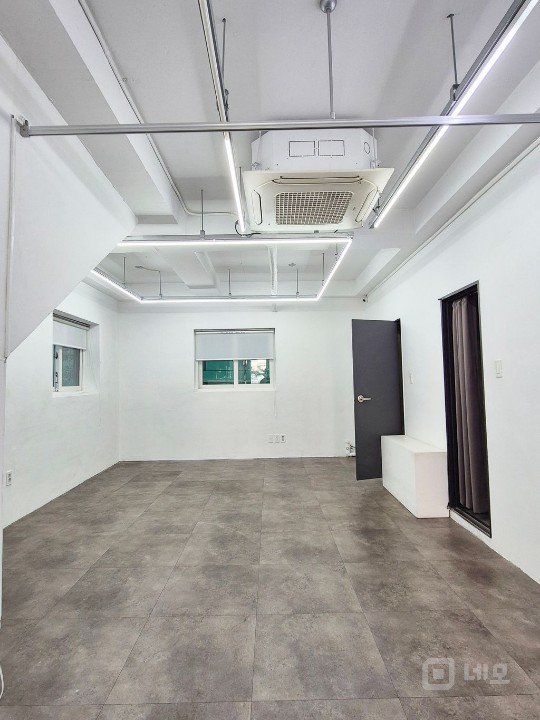 신축급 외관 편리한 1층 사무실 깔끔한 내부 공간 매물의 3번째 사진