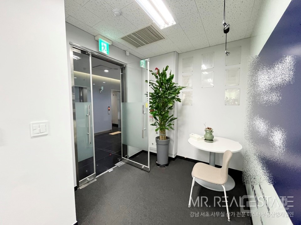언주역1분 주차2대 완벽인테리어 대로변 단독층 통창 ACE 매물의 18번째 사진