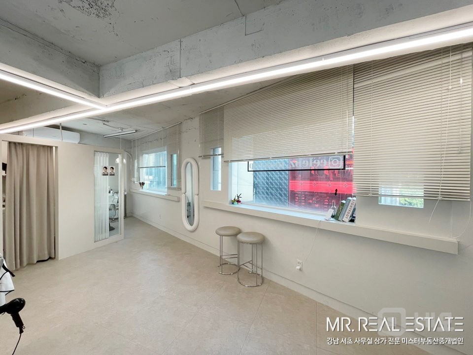 세로수길메인.중심코너.유동인구多.ACE.현뷰티샵 매물의 8번째 사진