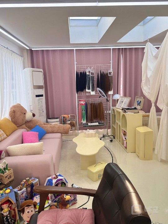 홍대입구역 보도 7분, 통창과 넓은 베란다가 있는 매물의 1번째 사진