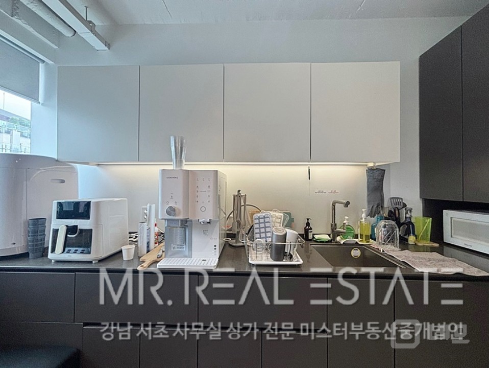 도산공원사거리.대로변.인테리어ACE사무실.발렛가능 매물의 9번째 사진