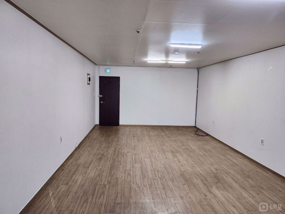 용종동 대로변 코너에 위치한 접근성 용이한 사무실 매물의 3번째 사진