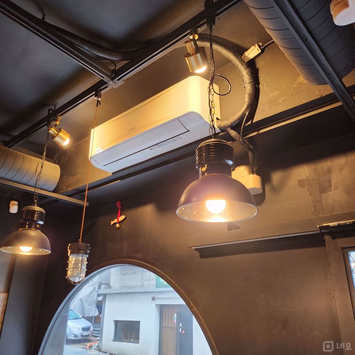 가로수길 인근에 위치한 역세권 1층 논현동 돈가스 매물의 5번째 사진