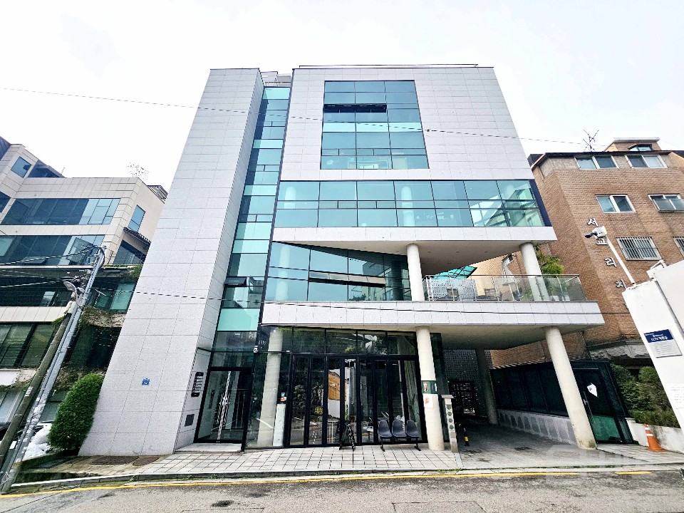 I세븐I 합정역 트렌디한 인테리어 40평대 사무실 매물의 15번째 사진