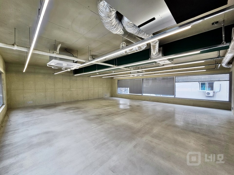 JS 서교동 신축급의 럭셔리 연층 테라스 사무실 매물의 9번째 사진