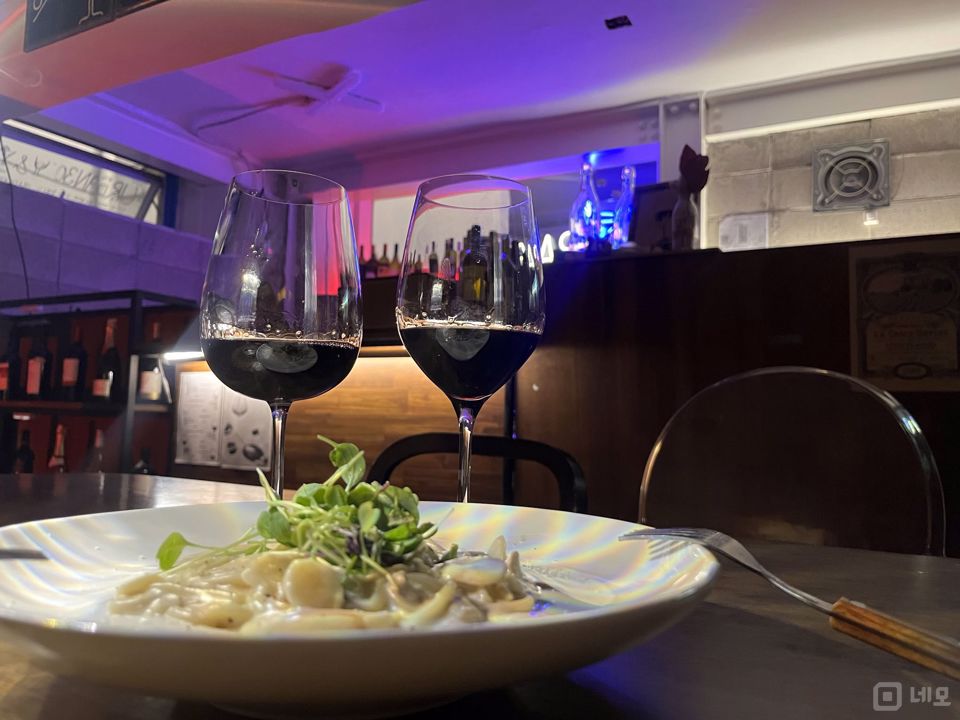 유동 인구 많은, 연남동 미로길 반지하 바 매물의 10번째 사진