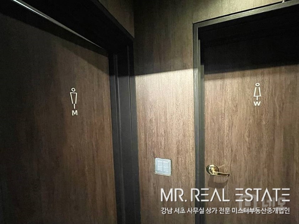 실사진 매봉역3분 대로변위치 룸4개 S급인테리어 무권리 1층편의점 매물의 10번째 사진