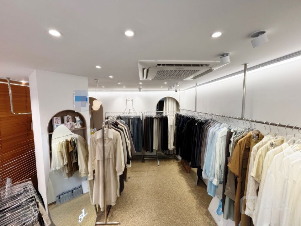 버스킹거리 의류거리 중심 삼거리 코너위치 유동인구 보장된 1층 상가 매물의 2번째 사진