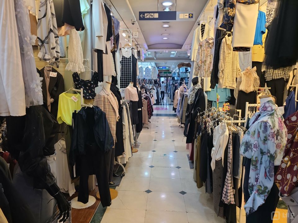 을지로 쇼핑센터 내에 위치한 의류판매점 매물의 6번째 사진