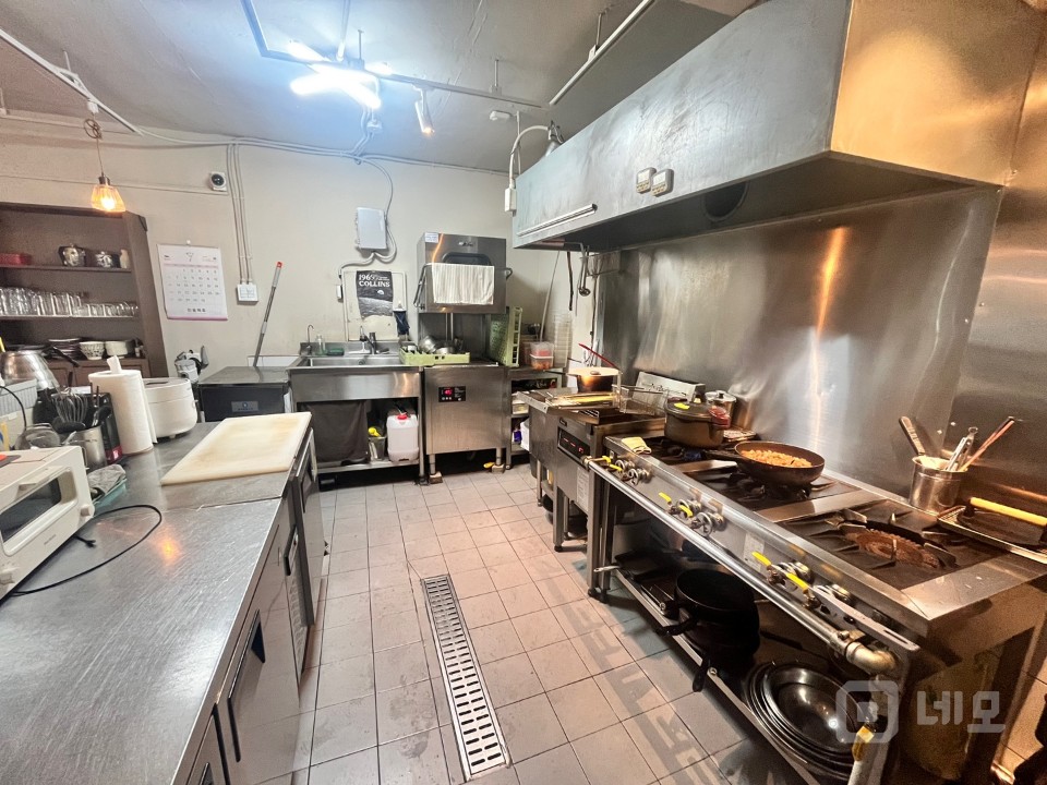 2000/150월세 (의자테이블,주방기물,전체양도)입니다 매물의 4번째 사진