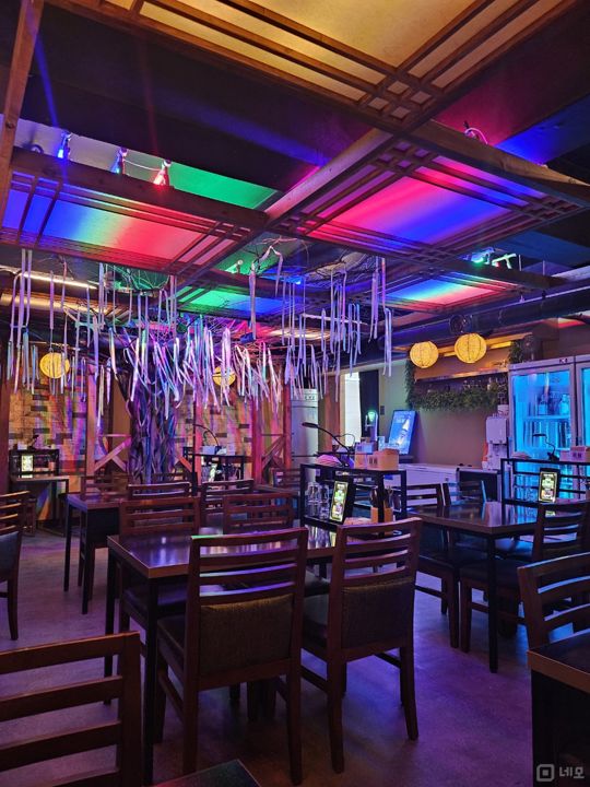 왕십리역6번출구 바로앞 퓨전한식주점입니다. 매물의 2번째 사진