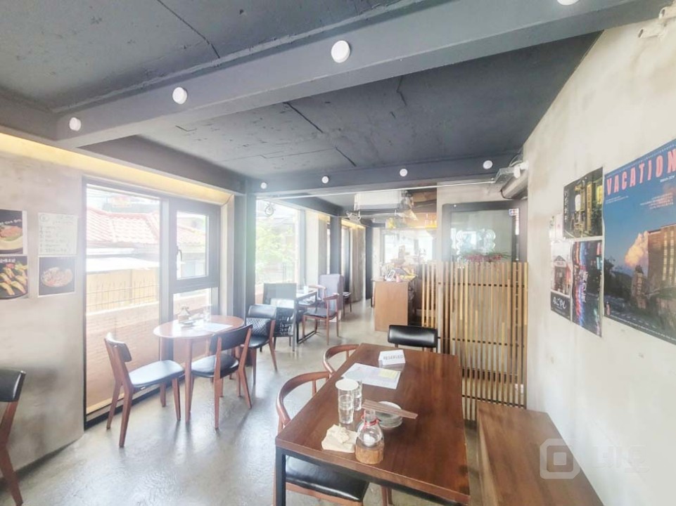 GATE 연남동 미로길 가시성 좋고 인테리어 좋은 1.5층 상가 매물의 2번째 사진