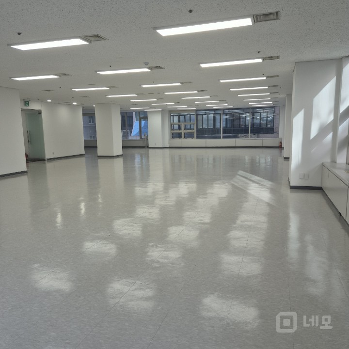 💕삼성동 I 쾌적한 화이트톤 인테리어 I 빠른 계약 예상되는 사무실 매물의 3번째 사진