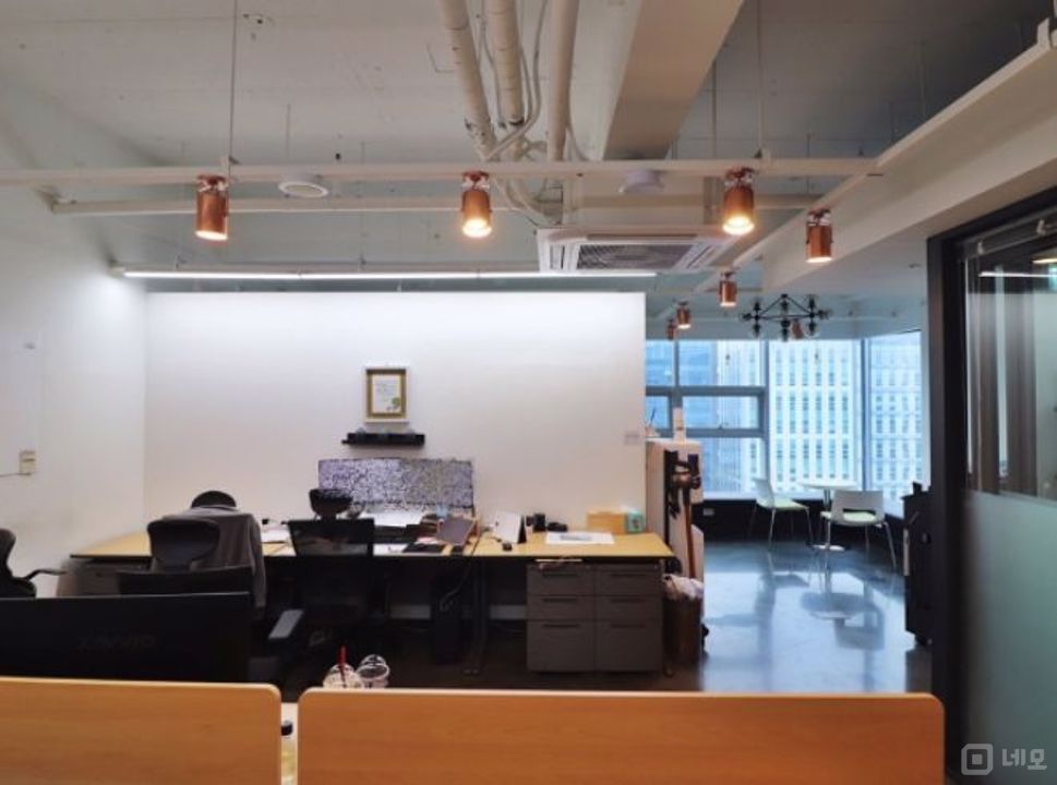 인테리어 완벽설치 입주 협의 가능한 중형 사무실 매물의 5번째 사진
