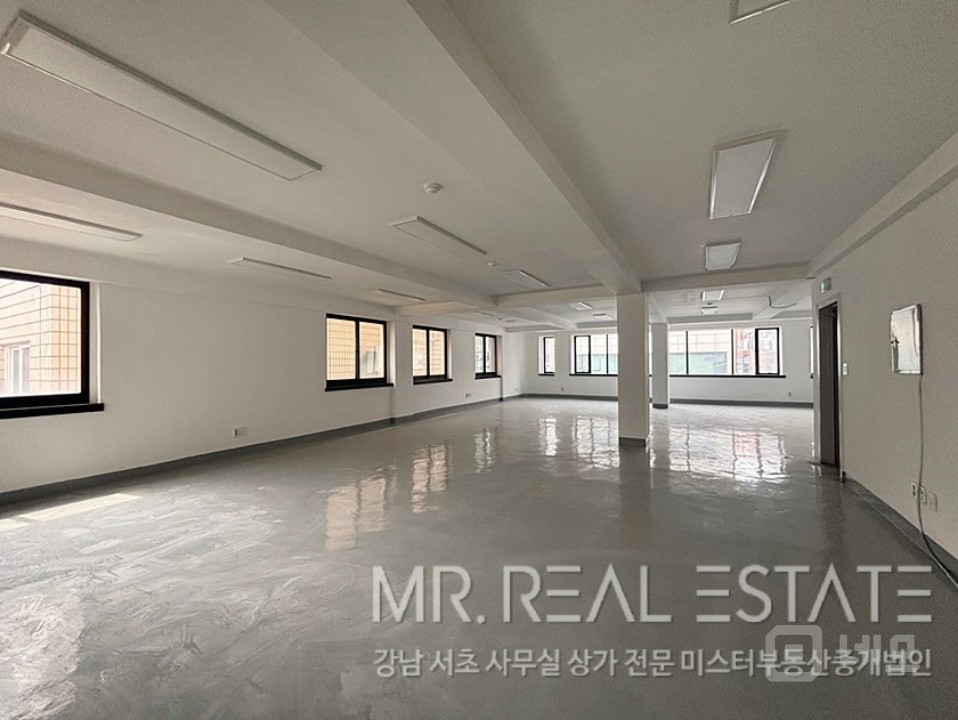 신사역 도보1분.단독층.평수대비저렴ACE사무실 매물의 1번째 사진