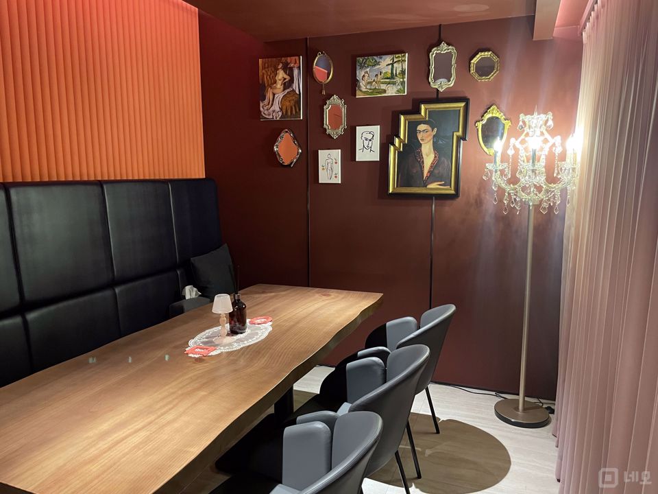 신사역 역세권, 가로수길 위치한 고급스러운 인테리어의 바 매물의 5번째 사진