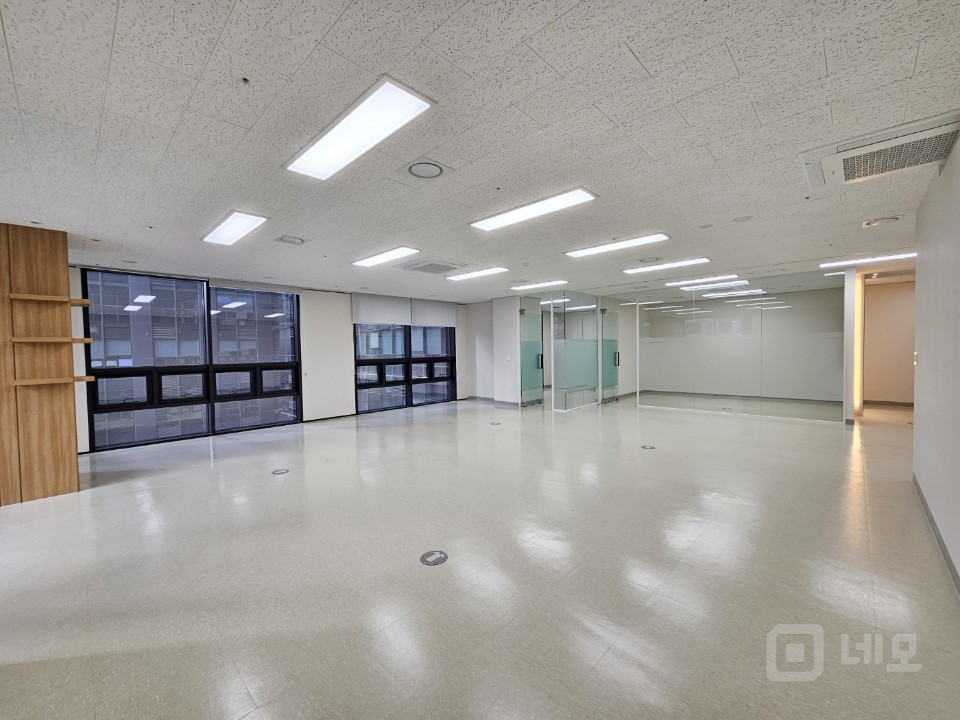 어반워크 전용40P 룸2개 창고 탕비실 가산역세권신축사무실 매물의 3번째 사진