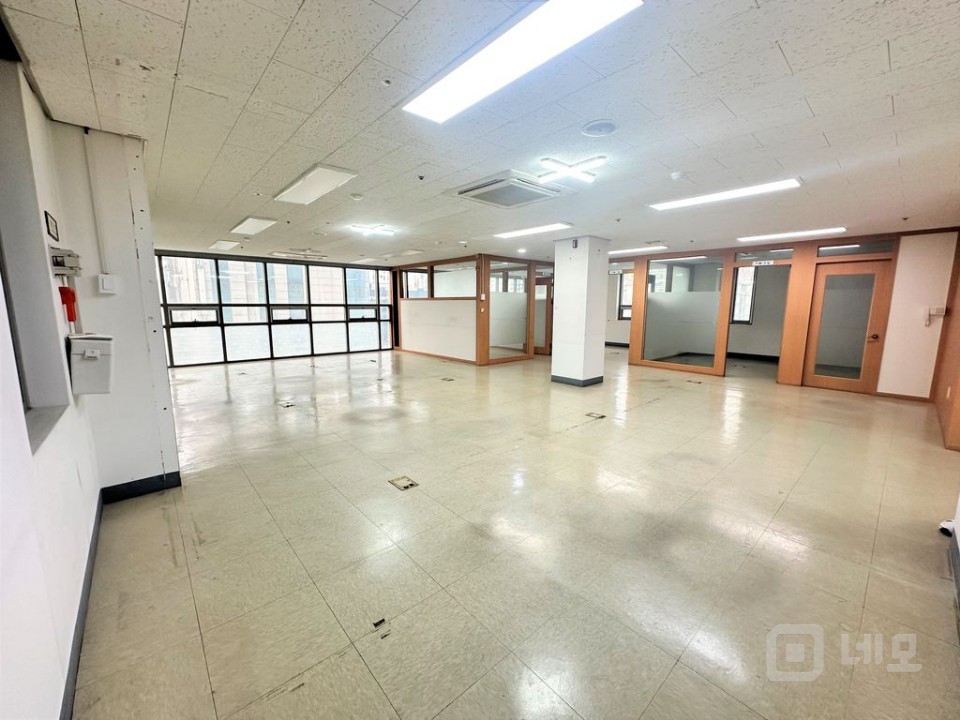 유동인구 좋은 5층 실사진 매물의 1번째 사진