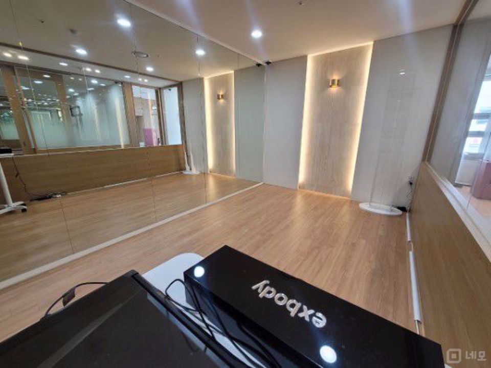 역세권 상권, 수요도 많은 운양동 인테리어 잘 되어 있는 매장 매물의 2번째 사진