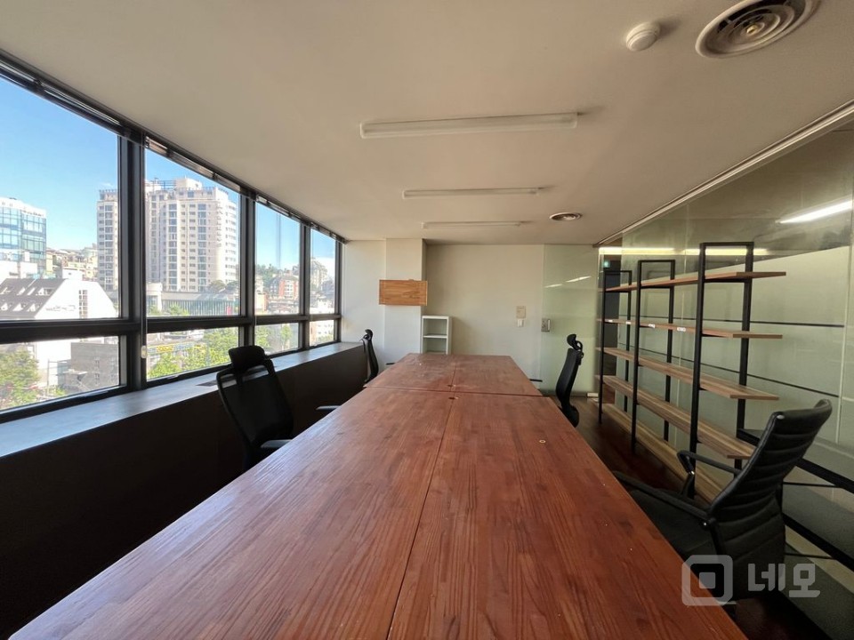 한남오거리 대로변, 최상의 입지, 대형 사무실, 주차 3대 매물의 5번째 사진