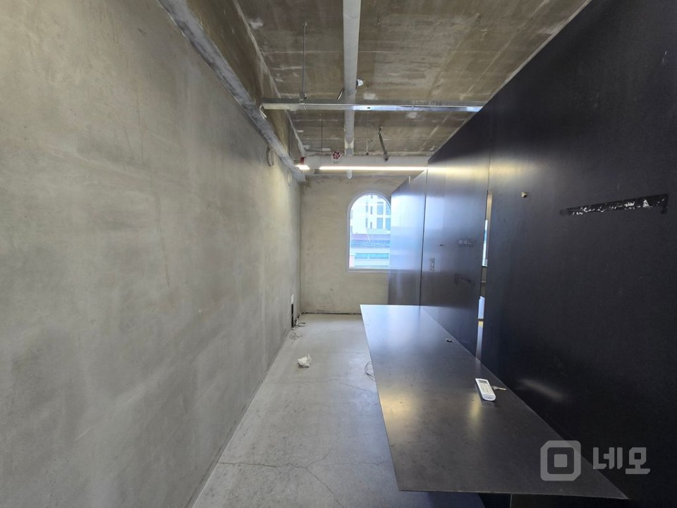 신축 노출천정 깨끗한 사무실 매물의 12번째 사진